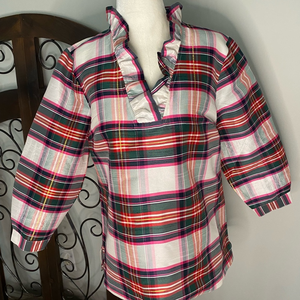 Crown and Ivy dress shirt size small.  Brand new without tag.